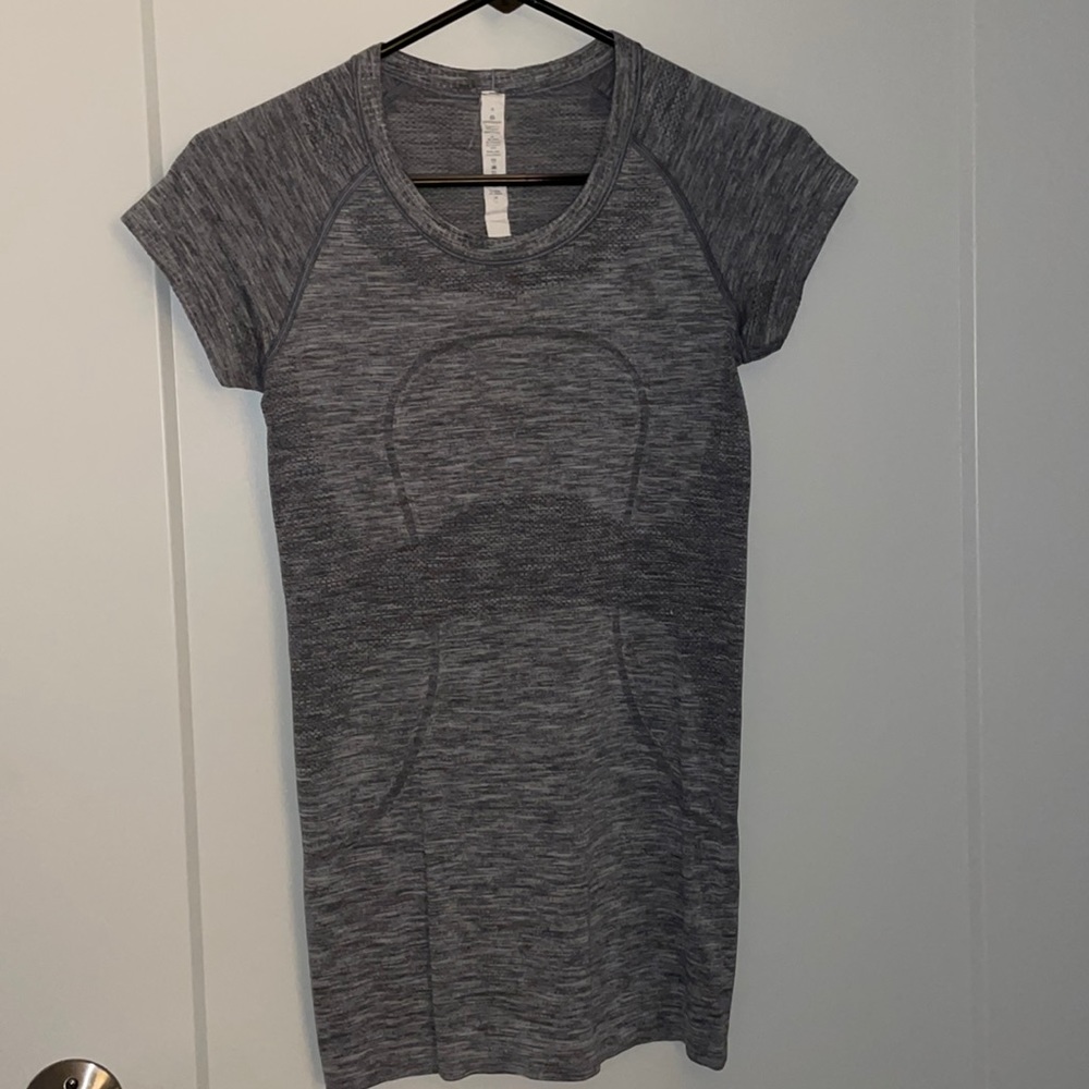 Lululemon T Shirt
